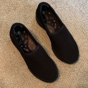 Bzees Women’s Dark Slip-On Loafers